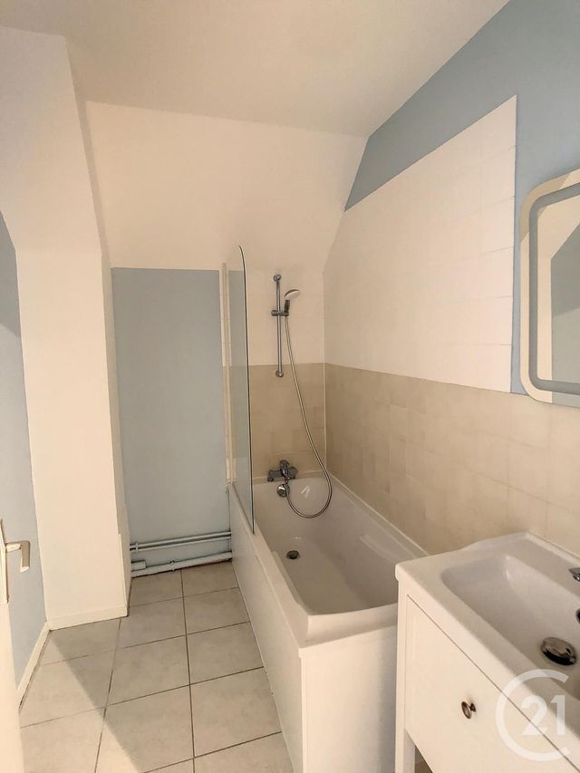 maison à louer - 4 pièces - 84.0 m2 - MENESTREAU EN VILLETTE - 45 - CENTRE - Century 21 L'Ecu D'Or